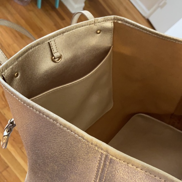 Michael Kors Gold Jet Set Tote Bag - Picture 4 of 5